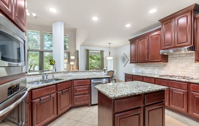 8810  Woodland Bnd, San Antonio, TX 78255 — photo 3