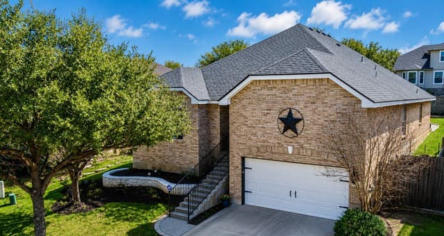 621  Magdalena Ln