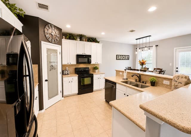 621  Magdalena Ln, New Braunfels, TX 78132 — photo 4