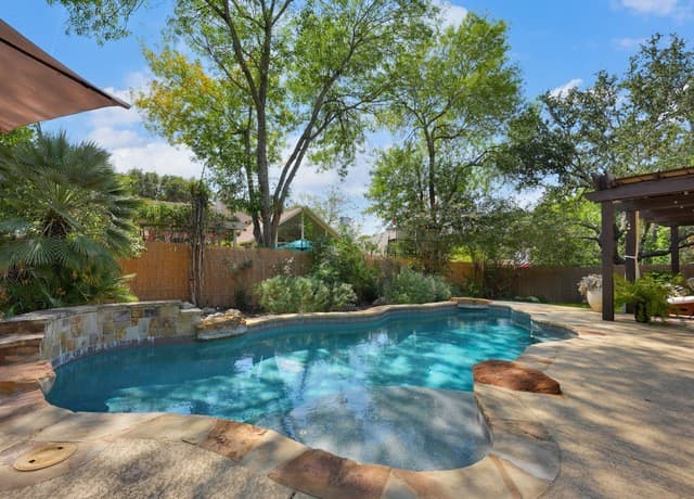 18039 Summer Knoll Dr