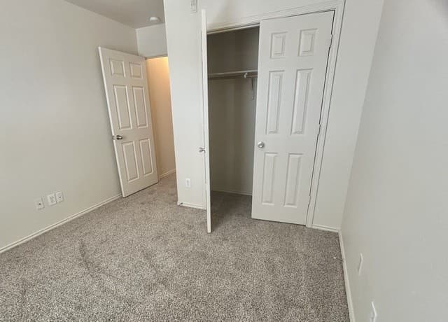 10610  Mathom Lndg Unit 4, Universal City, TX 78148 — photo 12