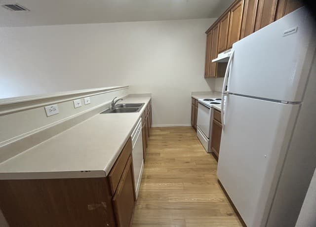 10610  Mathom Lndg Unit 4, Universal City, TX 78148 — photo 4