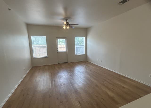 10610  Mathom Lndg Unit 4, Universal City, TX 78148 — photo 5