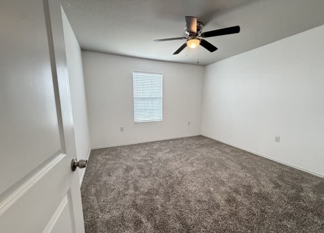 723  Pelican Lndg, San Antonio, TX 78221 — photo 11