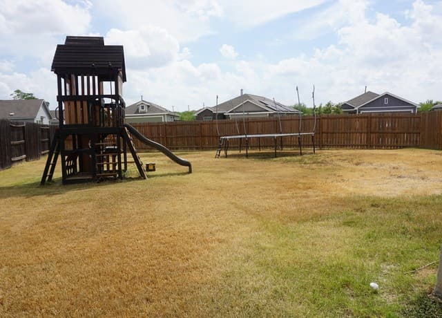 723  Pelican Lndg, San Antonio, TX 78221 — photo 16