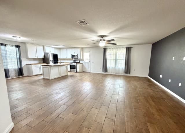 723  Pelican Lndg, San Antonio, TX 78221 — photo 4