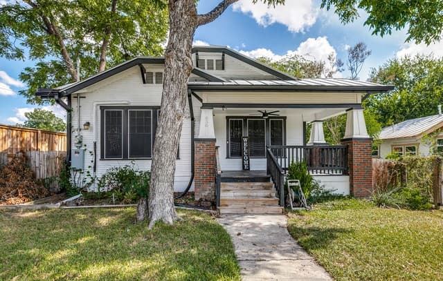 830 E Erie Ave