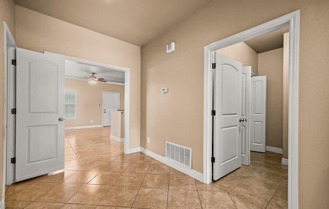 2910  Owasso, San Antonio, TX 78211 — photo 3