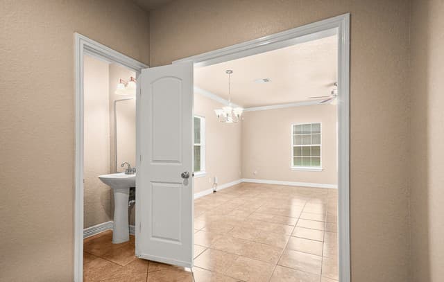 2910  Owasso, San Antonio, TX 78211 — photo 4