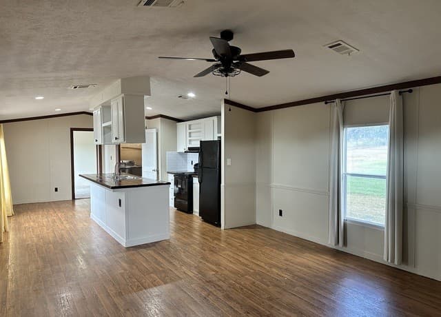 10161  Loop 106, Adkins, TX 78101 — photo 4