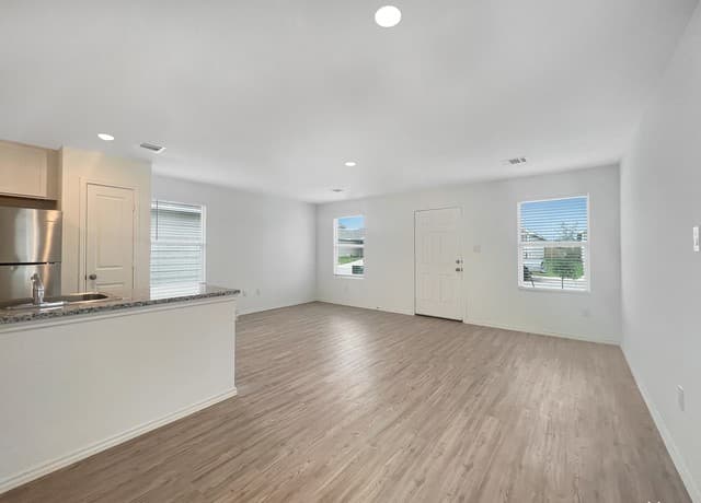 13846  Llama Pl, San Antonio, TX 78252 — photo 4