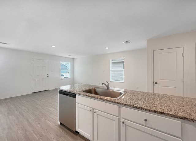 13846  Llama Pl, San Antonio, TX 78252 — photo 5