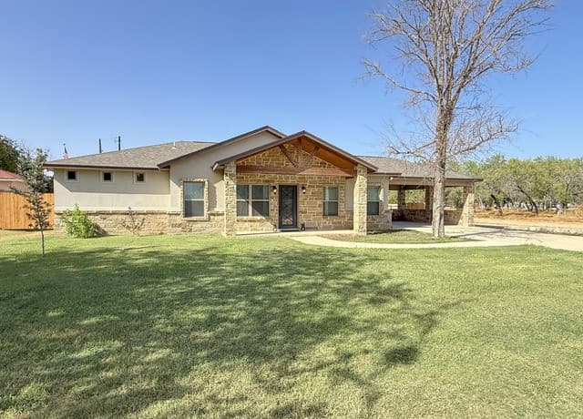 300 Bluebonnet Ave