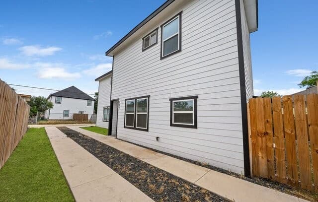 323 Gabriel Unit 201
