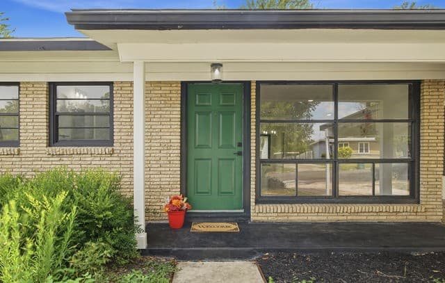 210 W Glenview