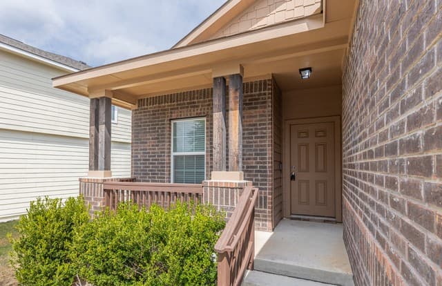 11403  Dodson Trl, San Antonio, TX 78245 — photo 4