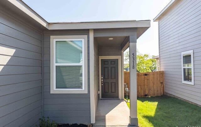 5318  Tourmaline Loop, San Antonio, TX 78222 — photo 3