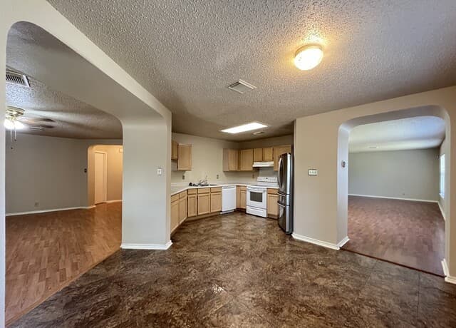 6426  Regency Lane, San Antonio, TX 78249 — photo 17