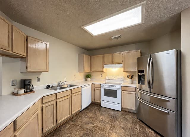 6426  Regency Lane, San Antonio, TX 78249 — photo 5