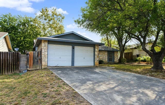 5910  Patrick Henry St, San Antonio, TX 78233 — photo 3