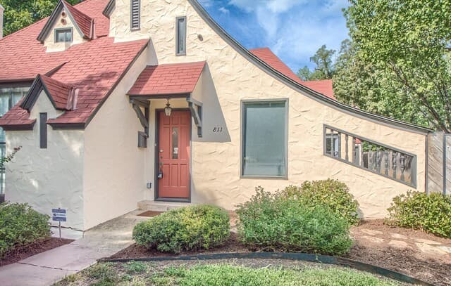 811 E Magnolia Ave