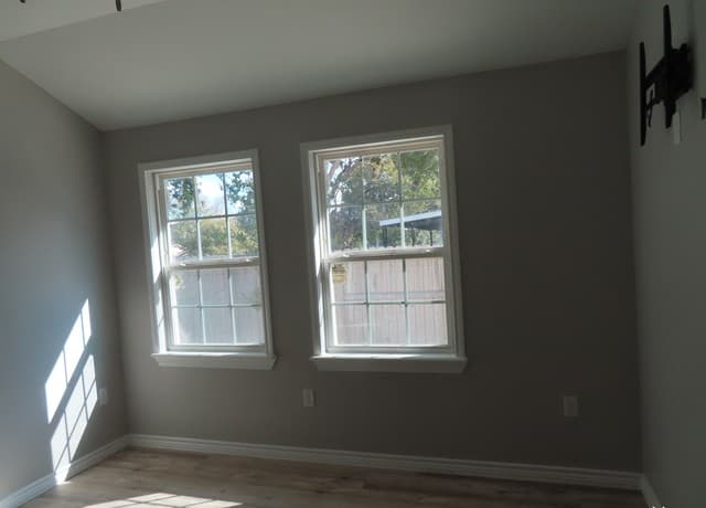 110  Alexander Rd, San Antonio, TX 78201 — photo 8