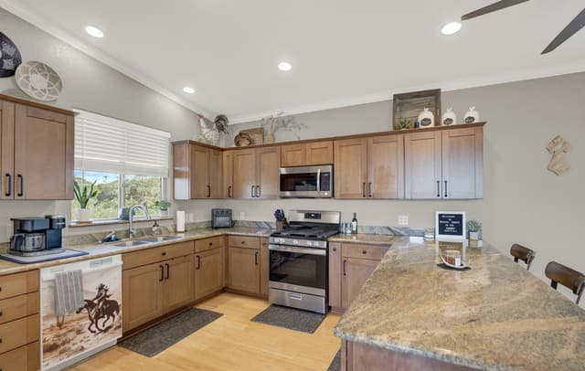 518  Park, Bandera, TX 78003 — photo 10
