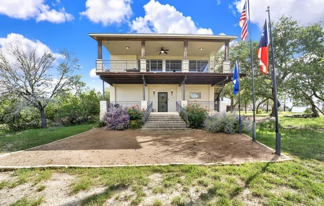 518  Park, Bandera, TX 78003 — photo 3
