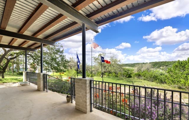 518  Park, Bandera, TX 78003 — photo 5