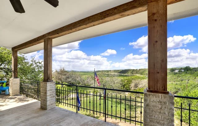 518  Park, Bandera, TX 78003 — photo 7
