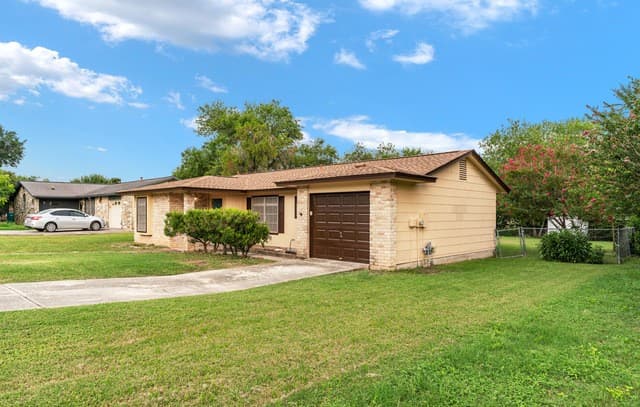 212  Avenue F, Converse, TX 78109 — photo 2