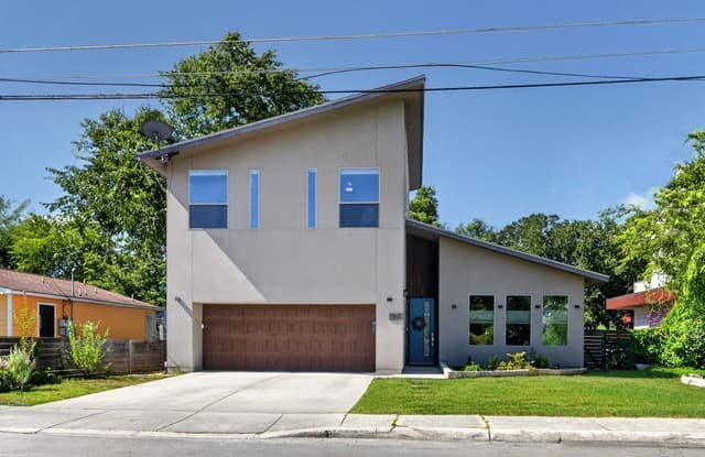 426 E Fest St