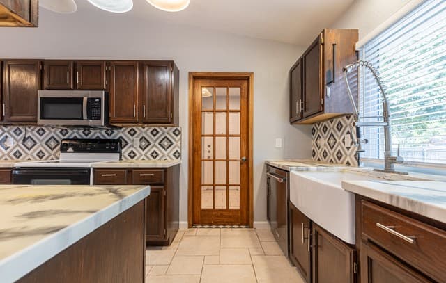 5815  Lost Crk, San Antonio, TX 78247 — photo 15