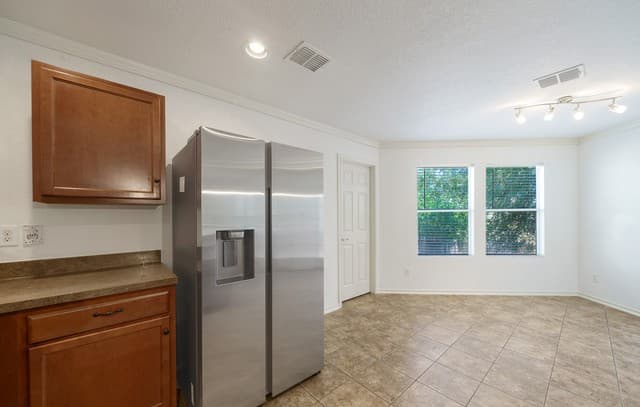 10615  Bearwolf Bay, San Antonio, TX 78245 — photo 13
