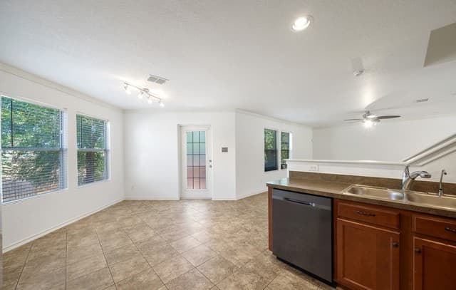 10615  Bearwolf Bay, San Antonio, TX 78245 — photo 14