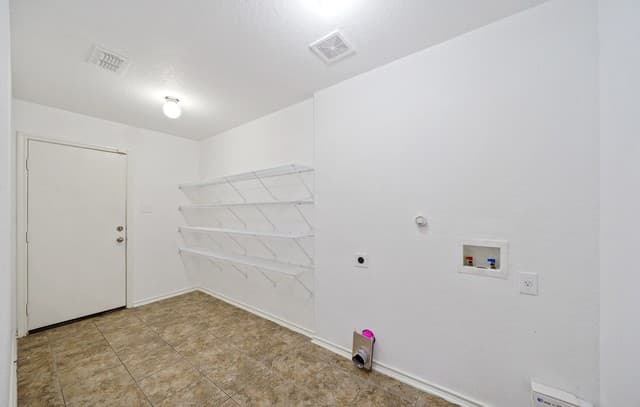 10615  Bearwolf Bay, San Antonio, TX 78245 — photo 18