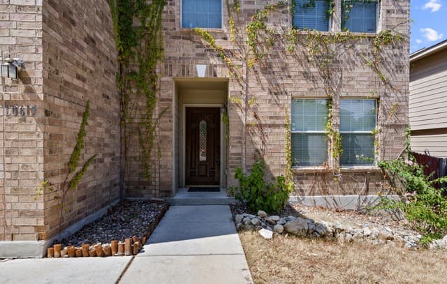 10615  Bearwolf Bay, San Antonio, TX 78245 — photo 5
