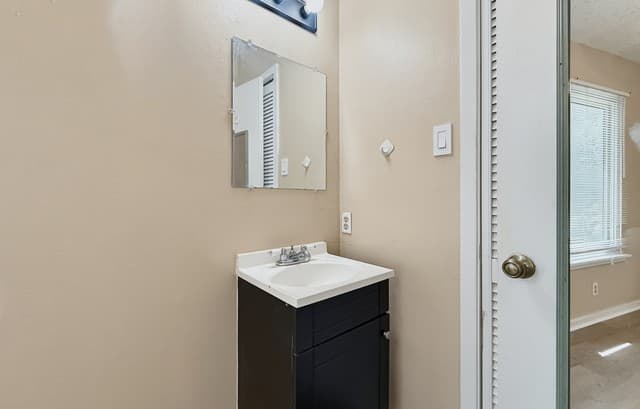 18627  Hillside Drive, Helotes, TX 78023 — photo 10