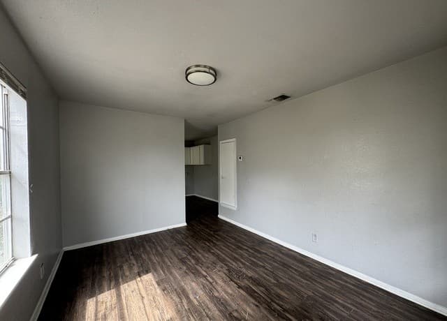 9013  Garnett Ave, San Antonio, TX 78221 — photo 2