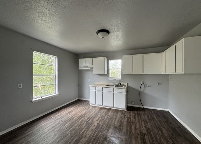 9013  Garnett Ave, San Antonio, TX 78221 — photo 4
