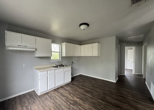 9013  Garnett Ave, San Antonio, TX 78221 — photo 5
