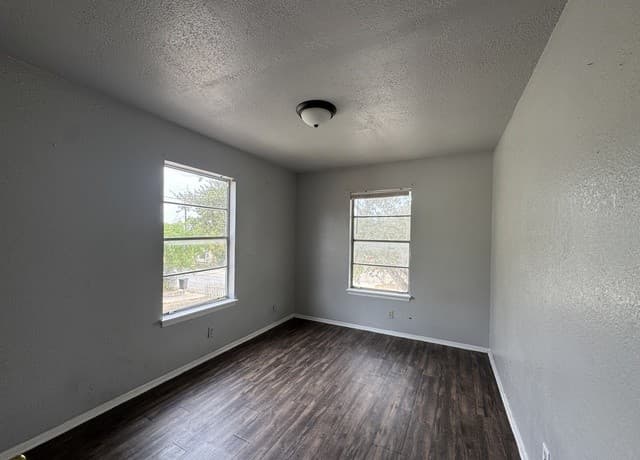 9013  Garnett Ave, San Antonio, TX 78221 — photo 8