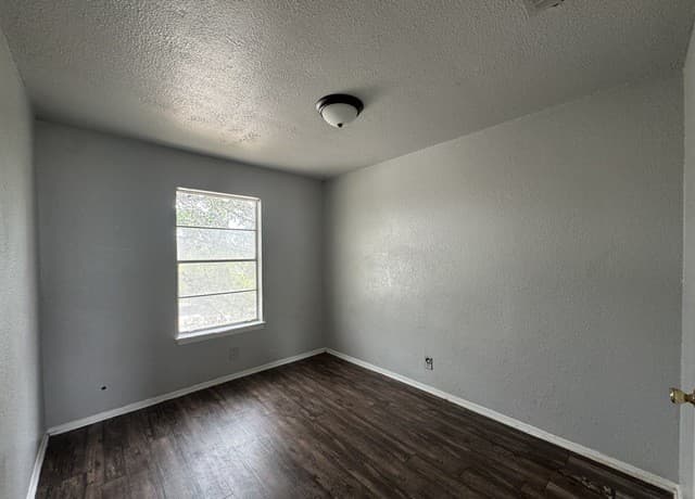 9013  Garnett Ave, San Antonio, TX 78221 — photo 9