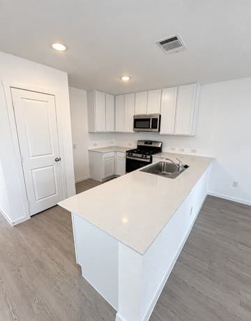 6430  Dali Bnd, San Antonio, TX 78263 — photo 4