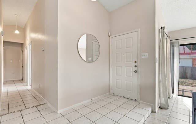 13447  Pebble Holw