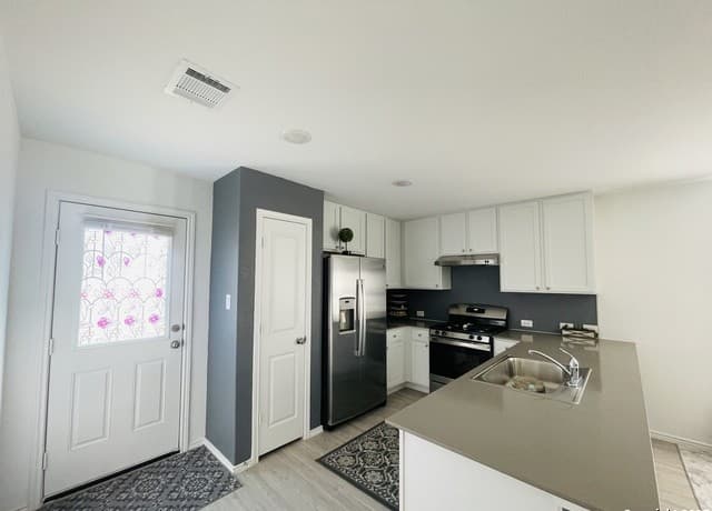 6948  Calcite Trl, Elmendorf, TX 78112 — photo 4