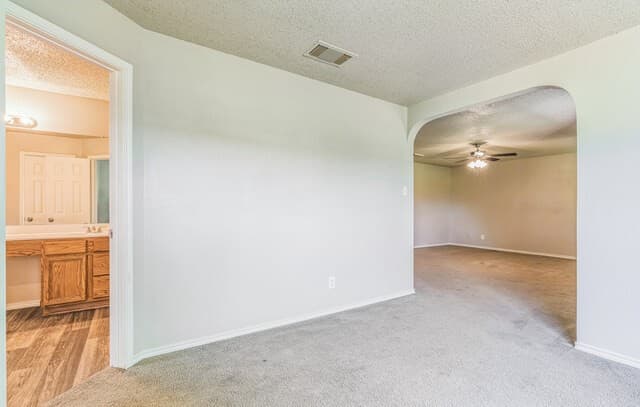 7427  Legend Point, San Antonio, TX 78244 — photo 17