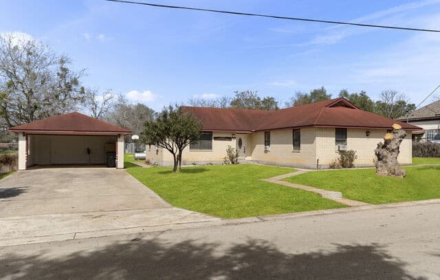 105  East St