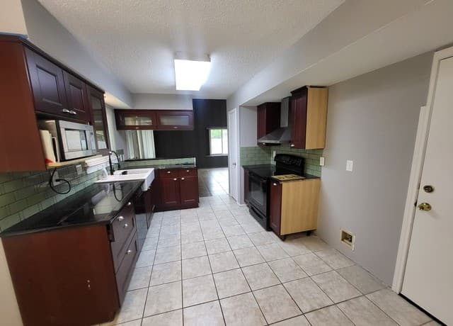 3502  Pavillion Circle, San Antonio, TX 78247 — photo 7