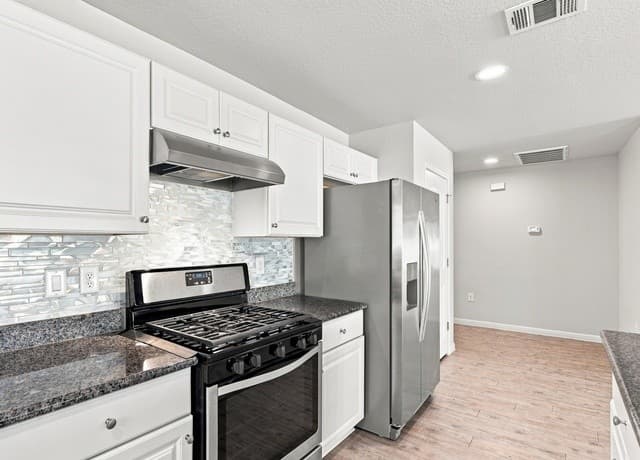 10203  Relic Oaks, San Antonio, TX 78240 — photo 9